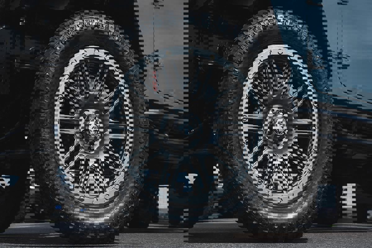 Used 2015 Jeep Wrangler Unlimited Rubicon w/ Connectivity Group image 2