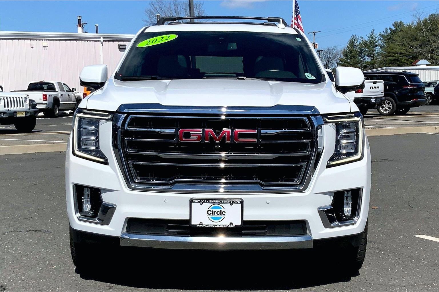 Used 2022 GMC Yukon SLT w/ SLT Premium Package image 3