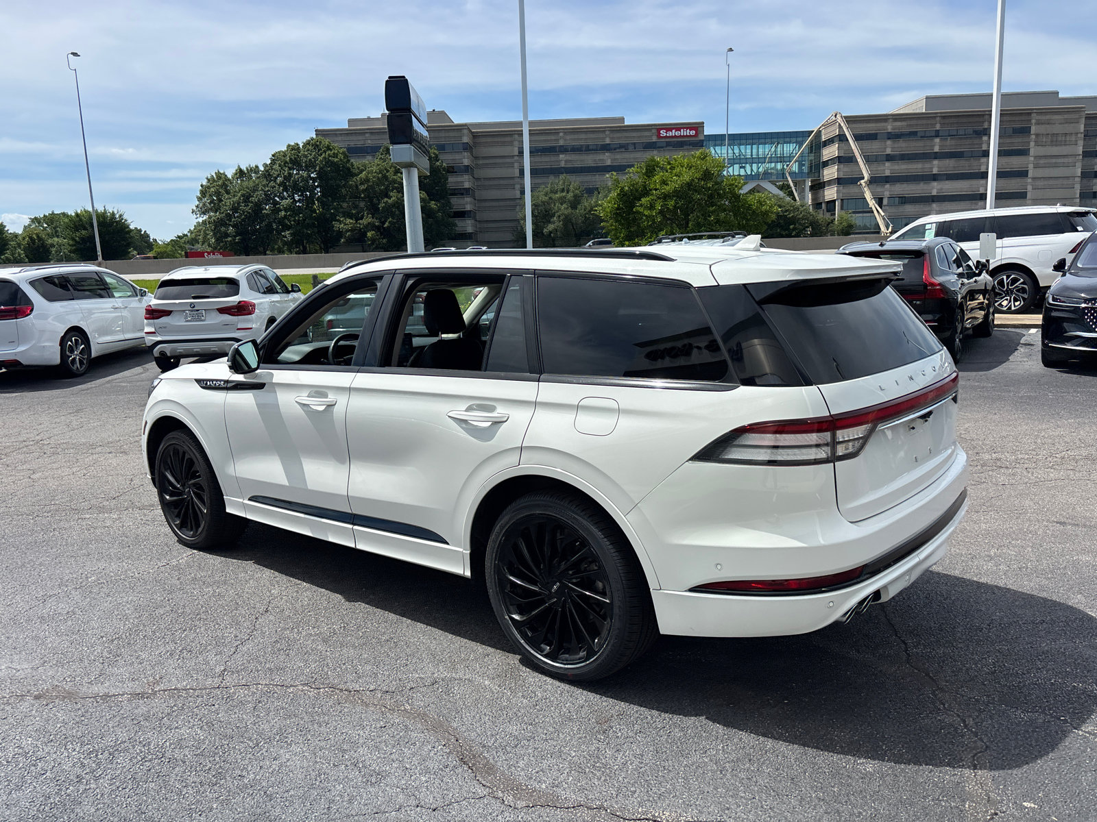 Certified 2022 Lincoln Aviator Reserve w/ Equipment Group 201A AWD/4WD image 5