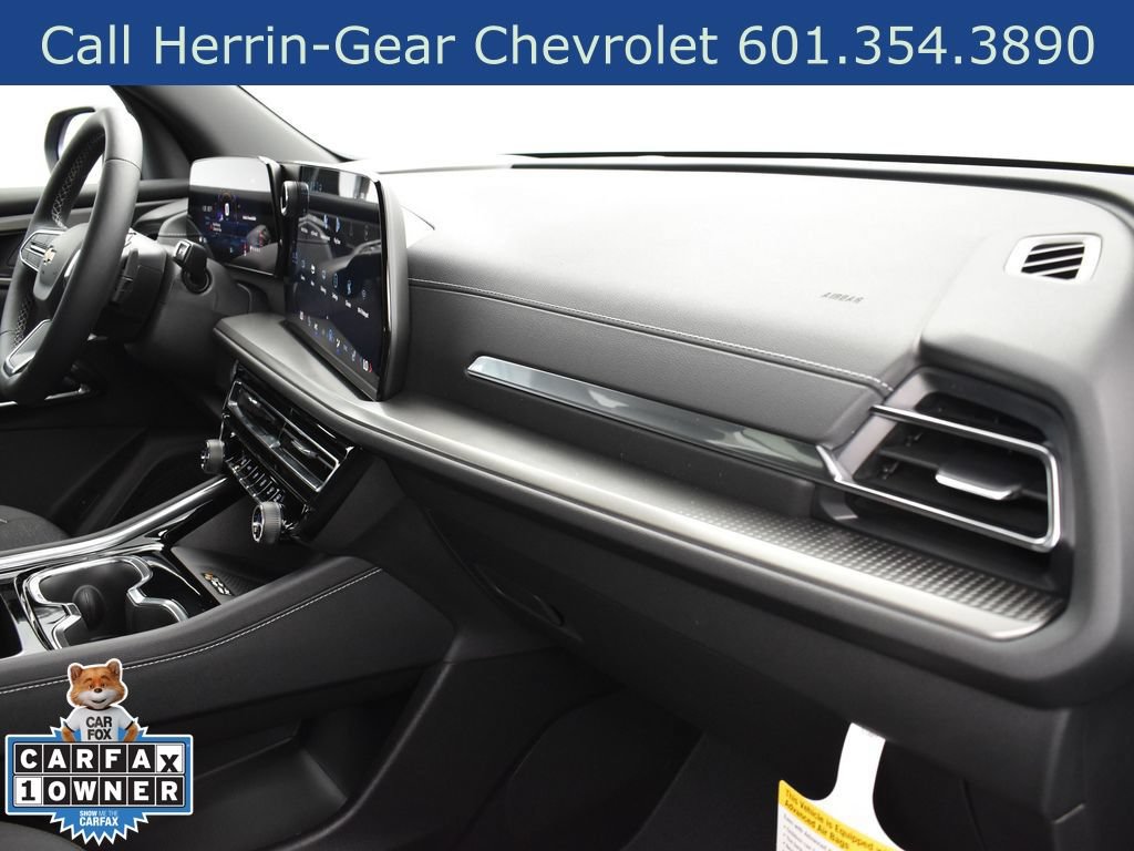 Used 2025 Chevrolet Traverse LT FWD image 23