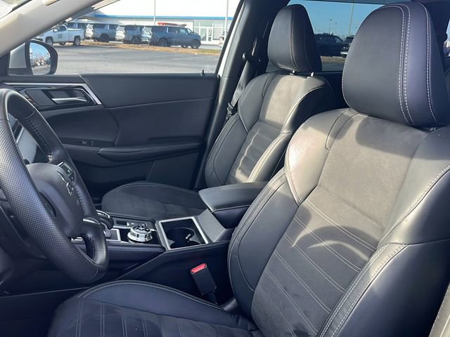 Used 2022 Mitsubishi Outlander SE image 16