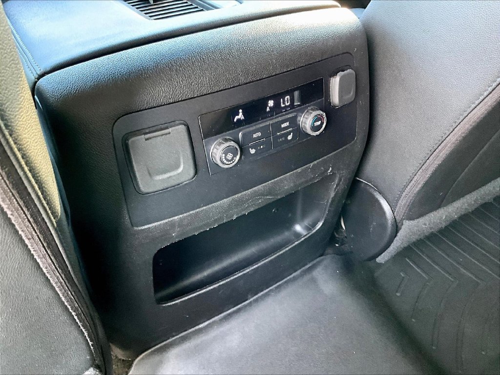 Used 2018 Chevrolet Suburban Premier AWD/4WD image 12