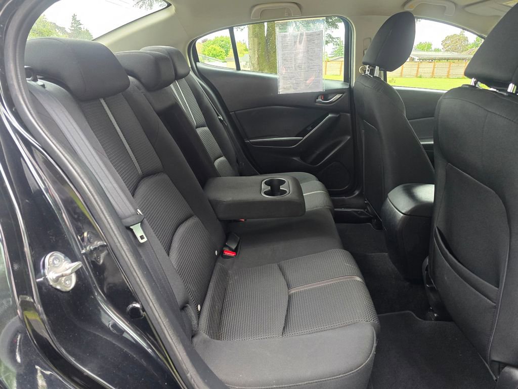 Used 2018 MAZDA MAZDA3 Sport w/ Preferred Equipment Package FWD image 17