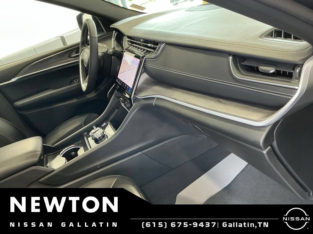 Used 2024 Jeep Grand Cherokee L Limited AWD/4WD image 9