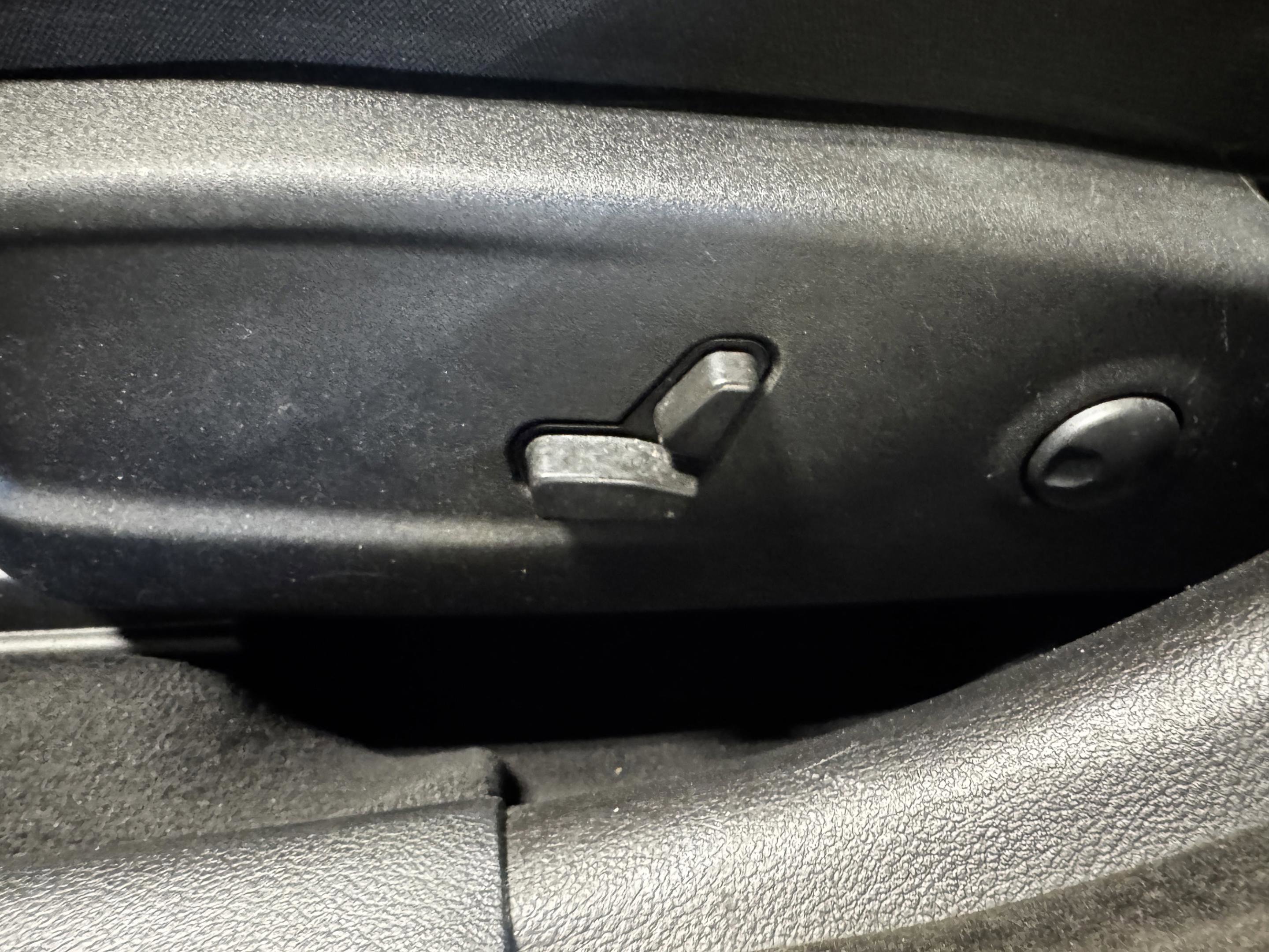 Used 2022 Dodge Charger SXT w/ Driver Convenience Group image 29