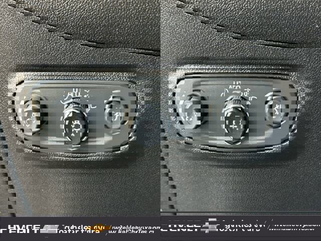 Used 2018 Chevrolet Equinox Premier image 25