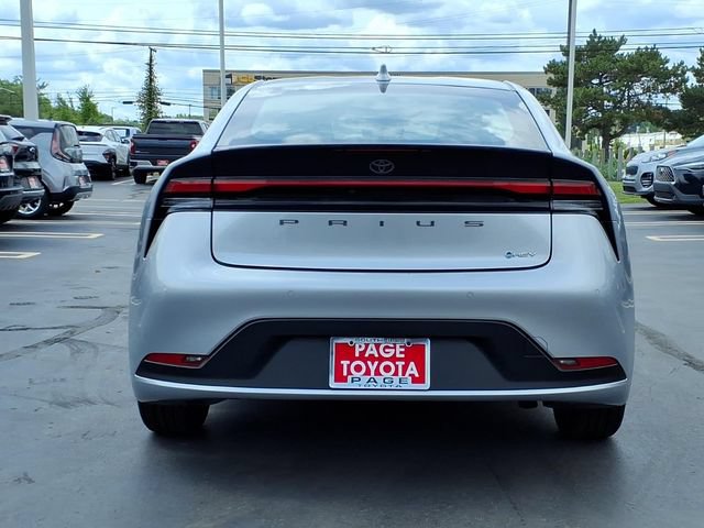 Certified 2025 Toyota Prius LE FWD image 5