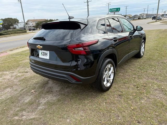 Used 2024 Chevrolet Trax LS w/ LS Convenience Package image 7