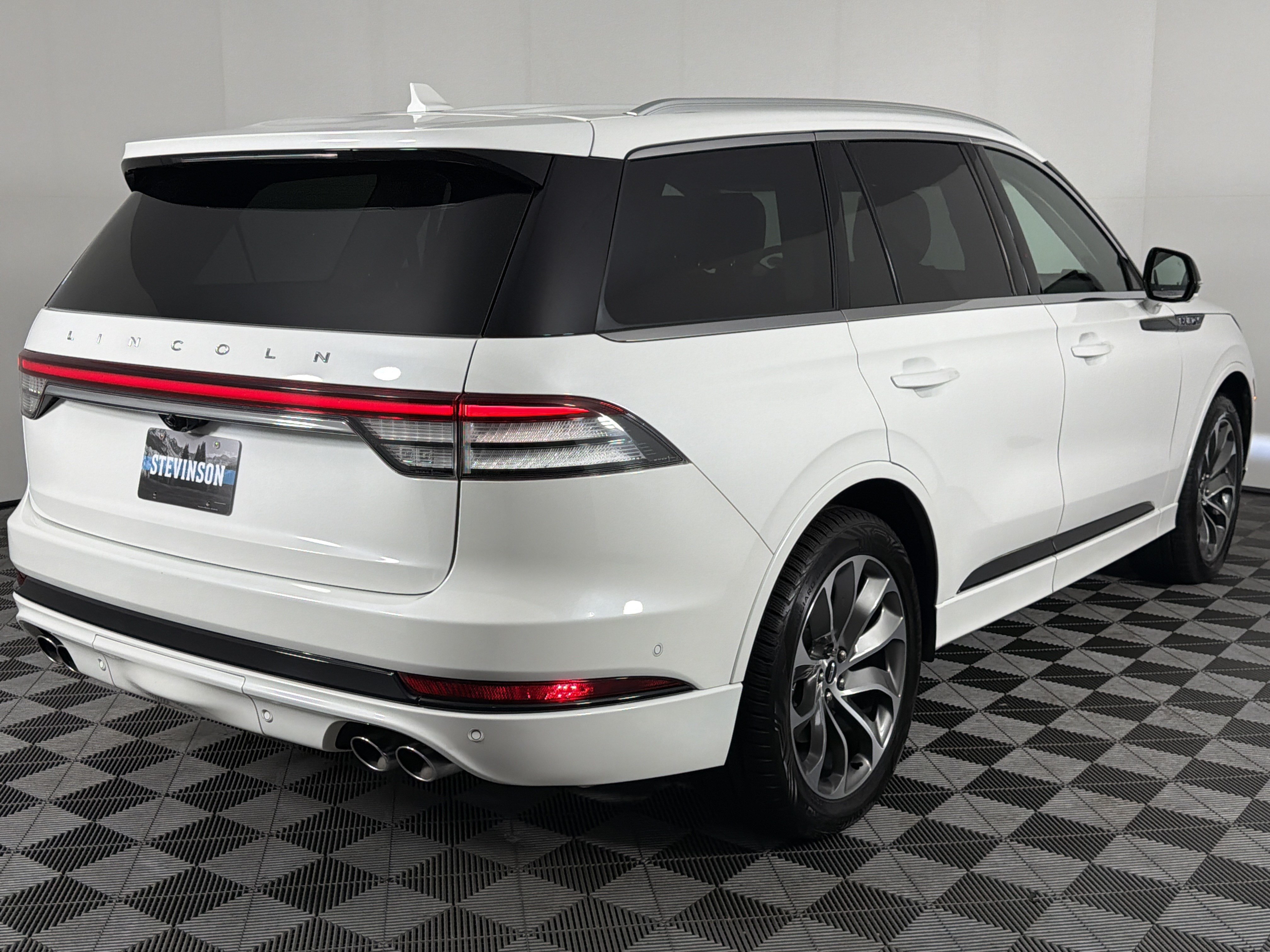 Used 2020 Lincoln Aviator Grand Touring w/ Elements Package Plus AWD/4WD image 35