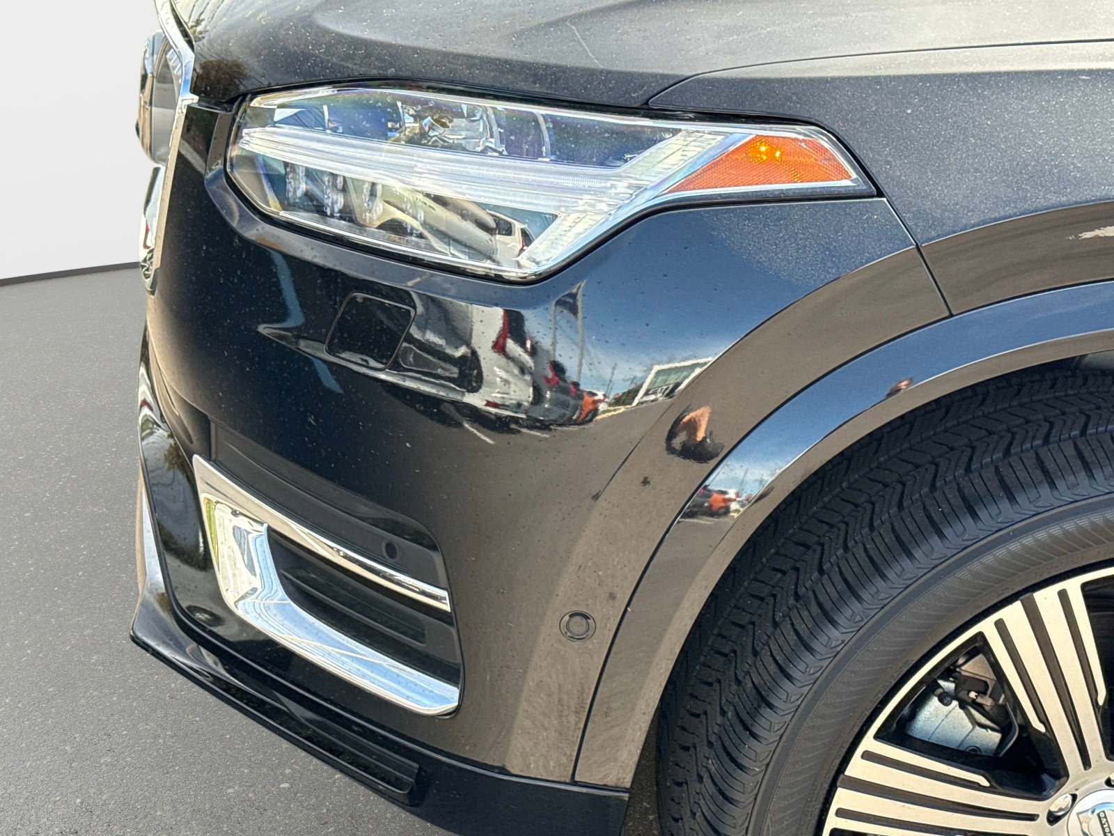 Certified 2025 Volvo XC90 T8 Plus w/ Protection Package Premier image 10