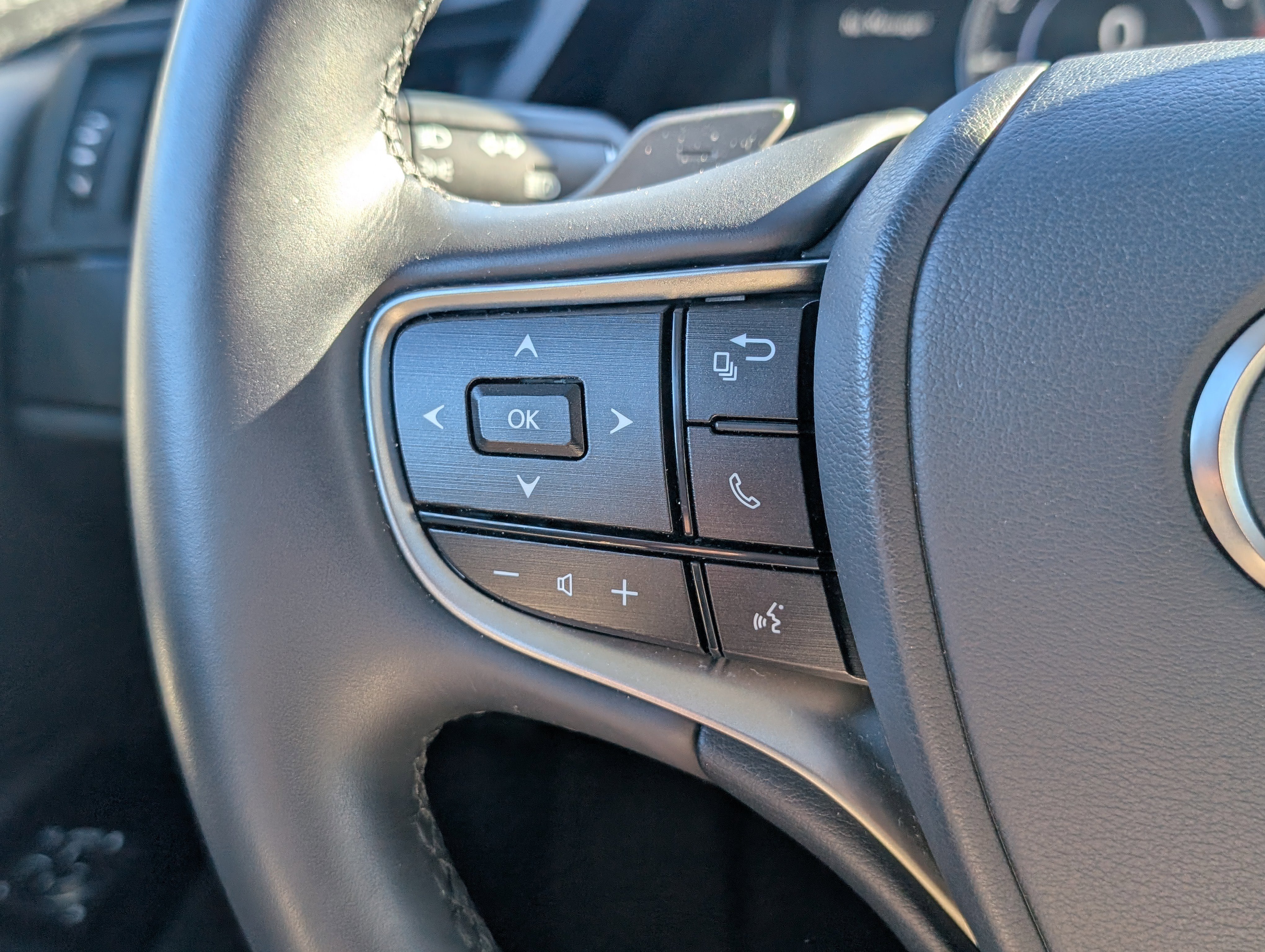 Certified 2024 Lexus ES 350 w/ Premium Package image 24