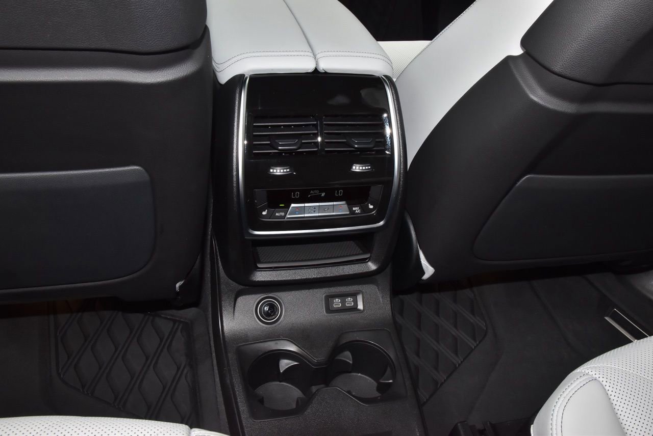 Used 2025 BMW X7 xDrive40i w/ Premium Package AWD/4WD image 19