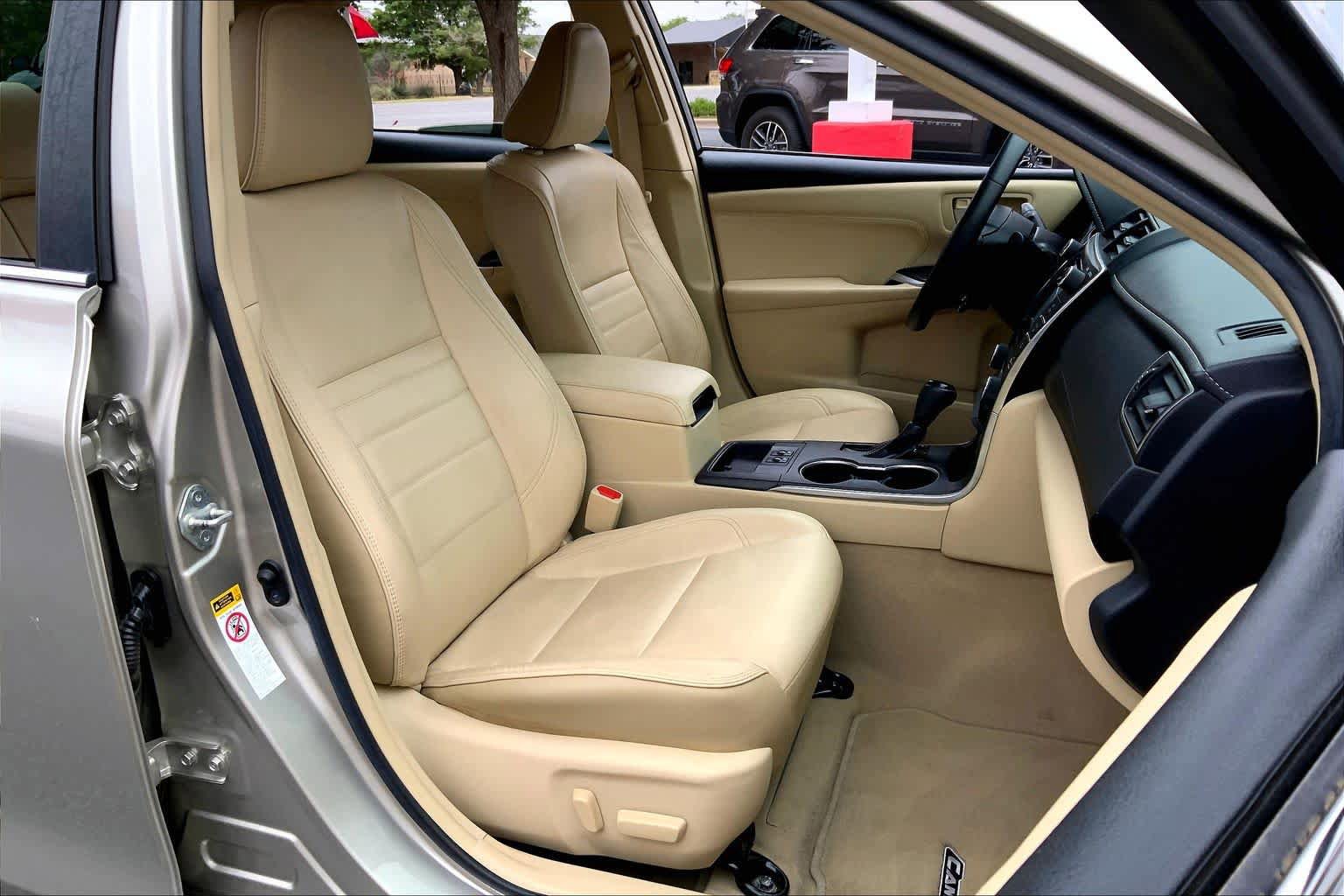 Used 2017 Toyota Camry XLE FWD image 9
