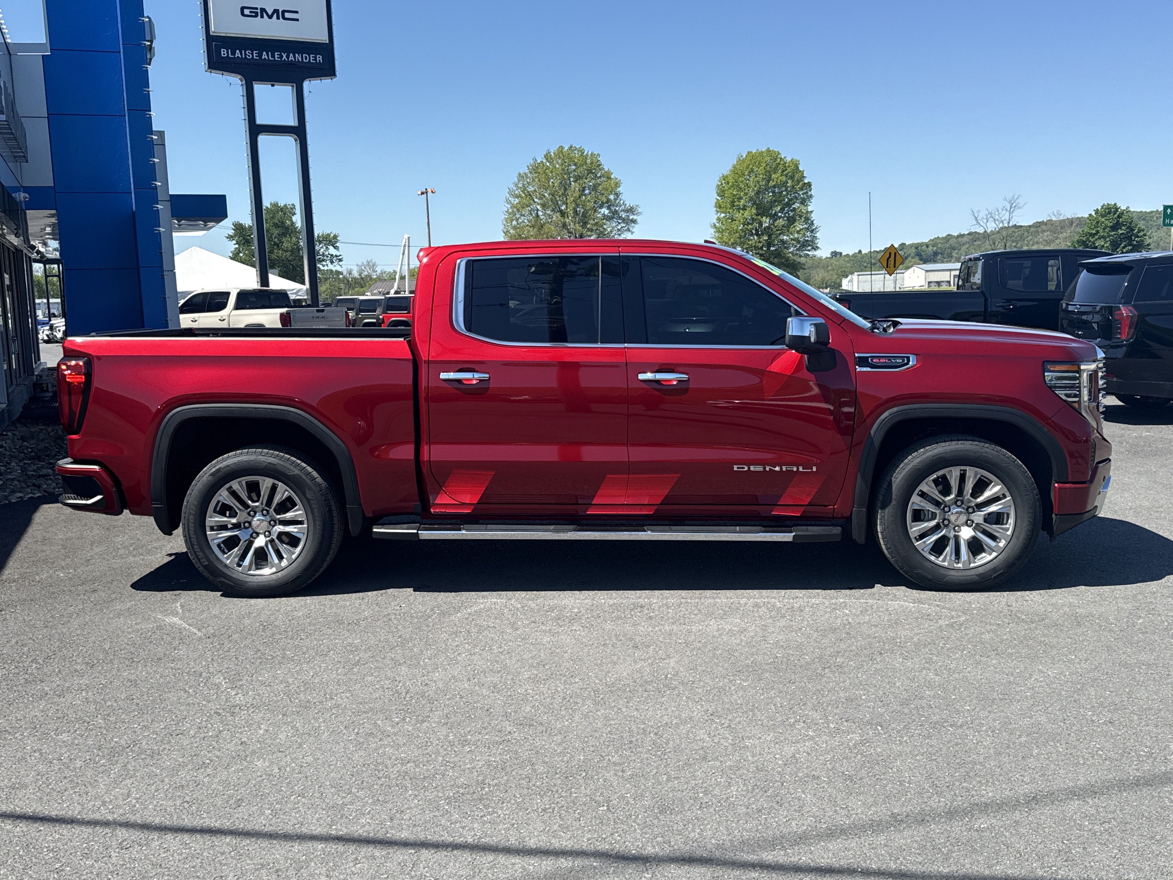 Used 2022 GMC Sierra 1500 Denali AWD/4WD image 2