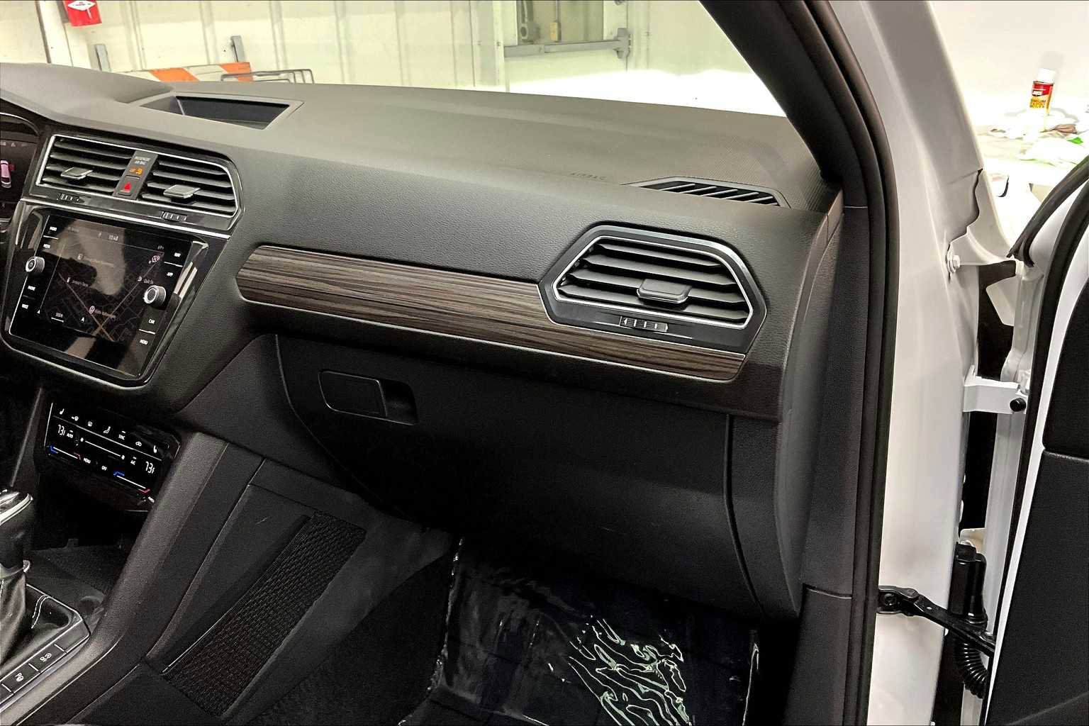 Used 2022 Volkswagen Tiguan SEL R-Line image 19