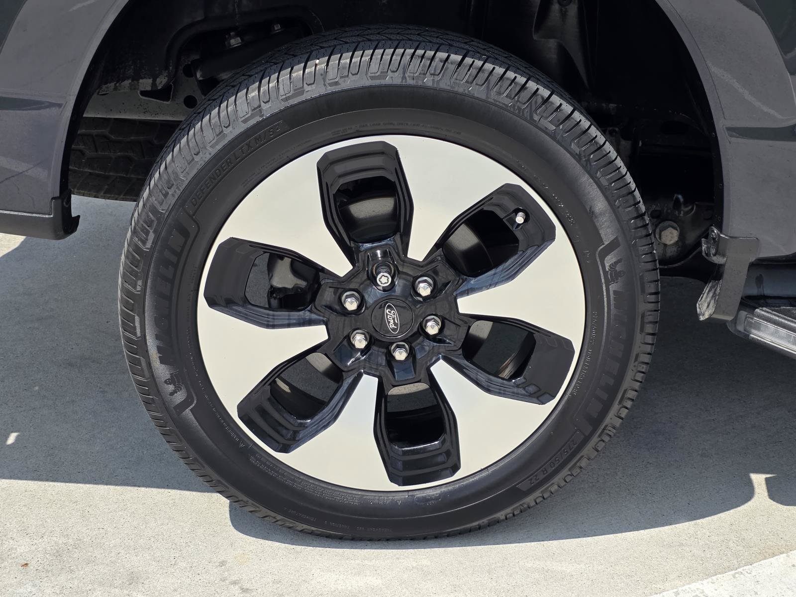 Used 2022 Ford F150 Lightning Platinum AWD/4WD image 9