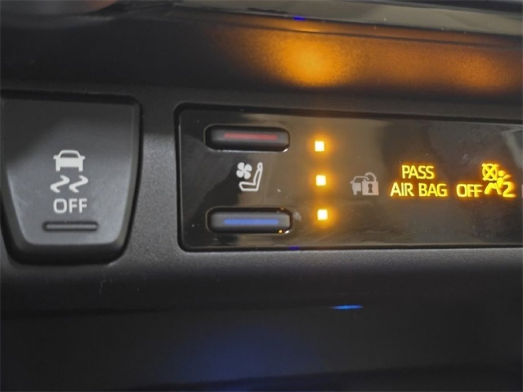 New 2025 Toyota RAV4 Limited image 9