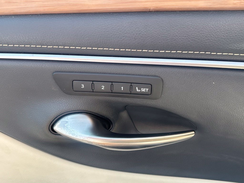 Used 2023 Lexus ES 350 w/ Premium Package FWD image 9