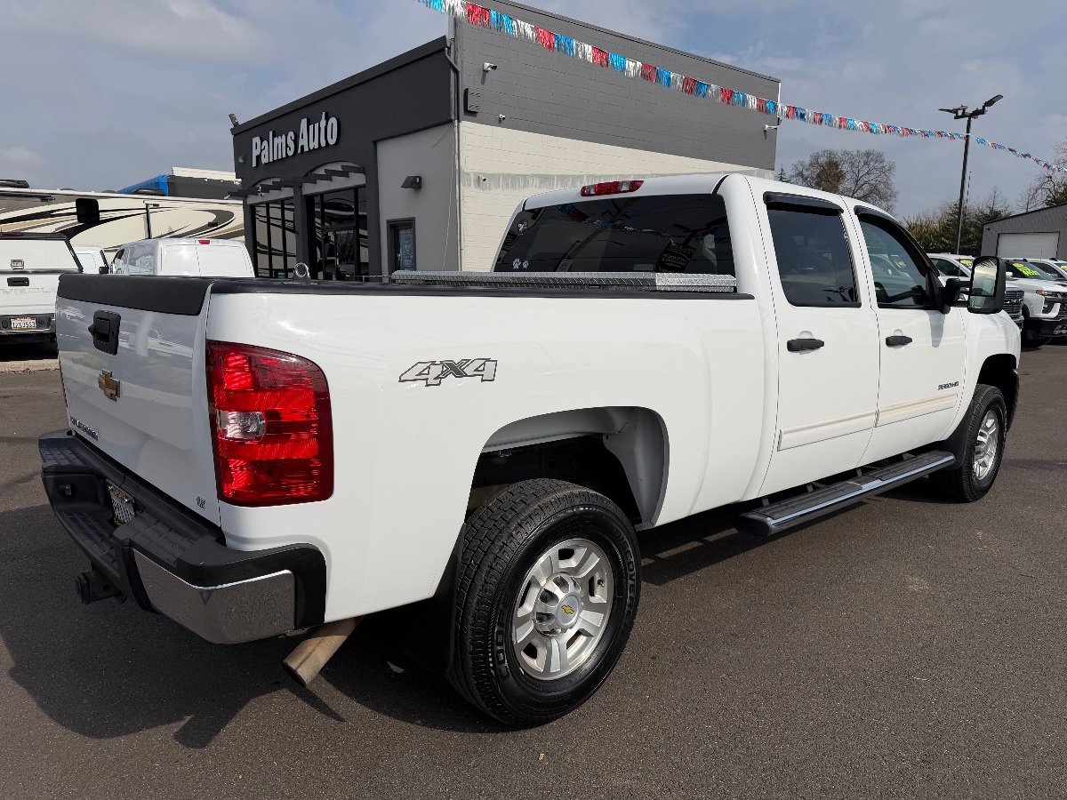 Used 2010 Chevrolet Silverado 2500 LT w/ Interior Plus Package AWD/4WD image 8