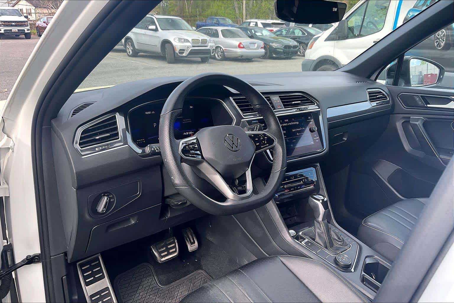Used 2022 Volkswagen Tiguan SE R-Line AWD/4WD image 17