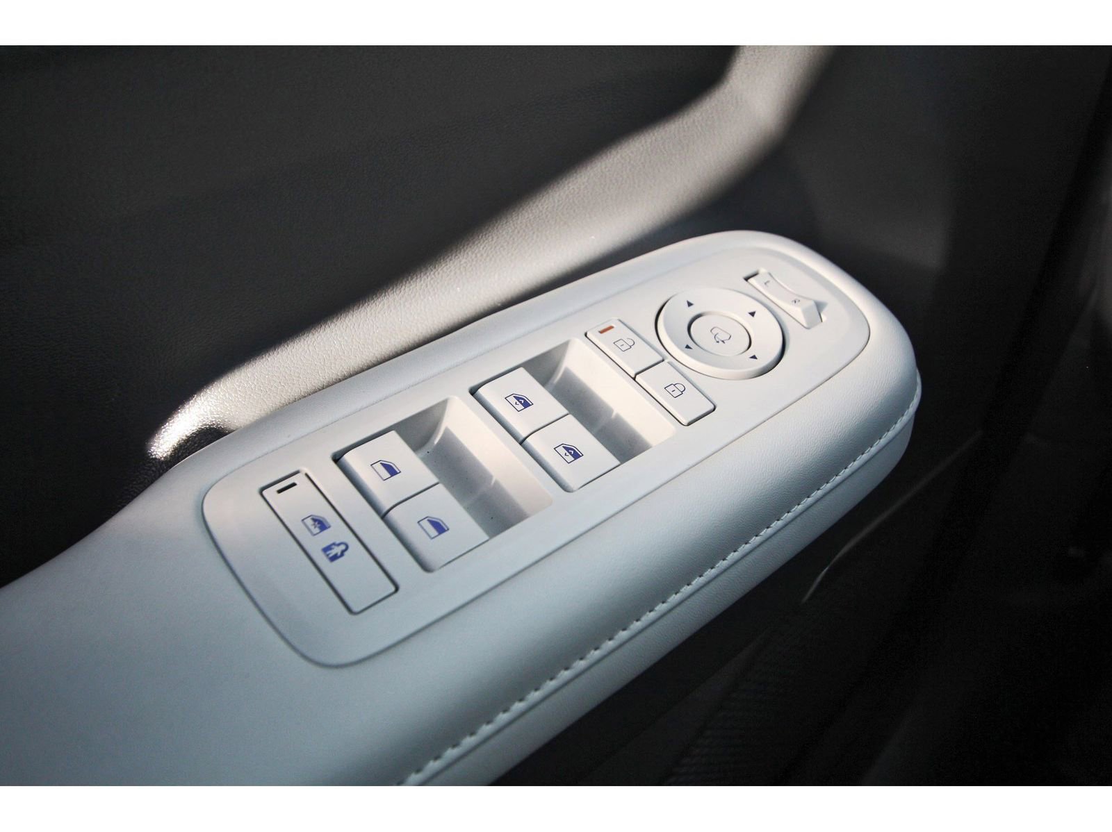 Used 2024 Hyundai Santa Fe Limited image 23