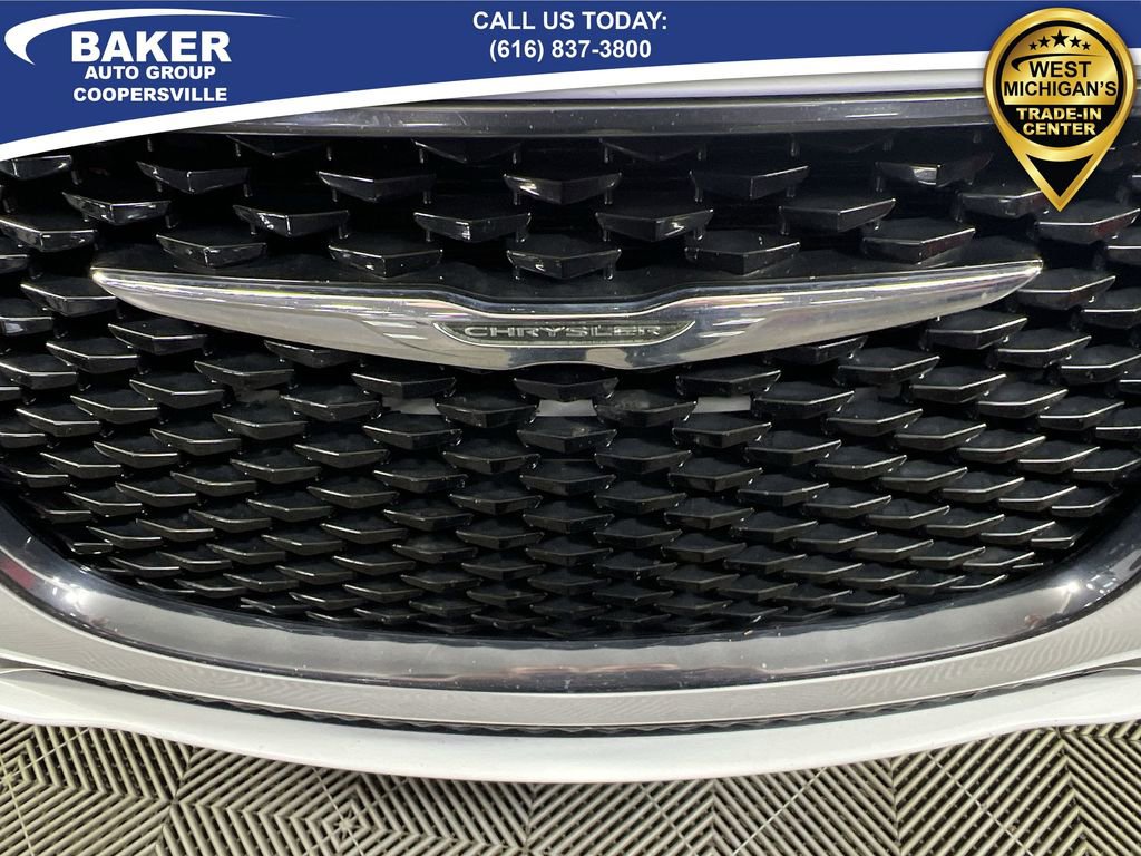 Used 2017 Chrysler 300 S w/ 300S Premium Group image 31