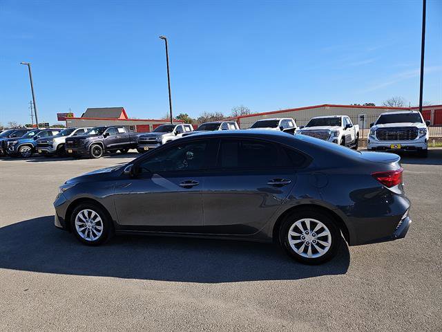 Used 2022 Kia Forte Sedan image 2