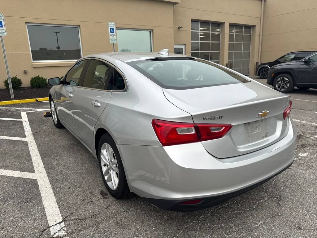 Used 2016 Chevrolet Malibu LT FWD image 3