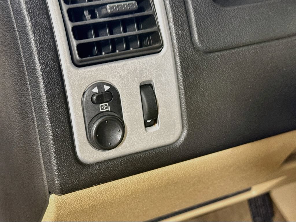Used 2008 Chevrolet Equinox LT w/ LT Preferred Equipment Group FWD image 10