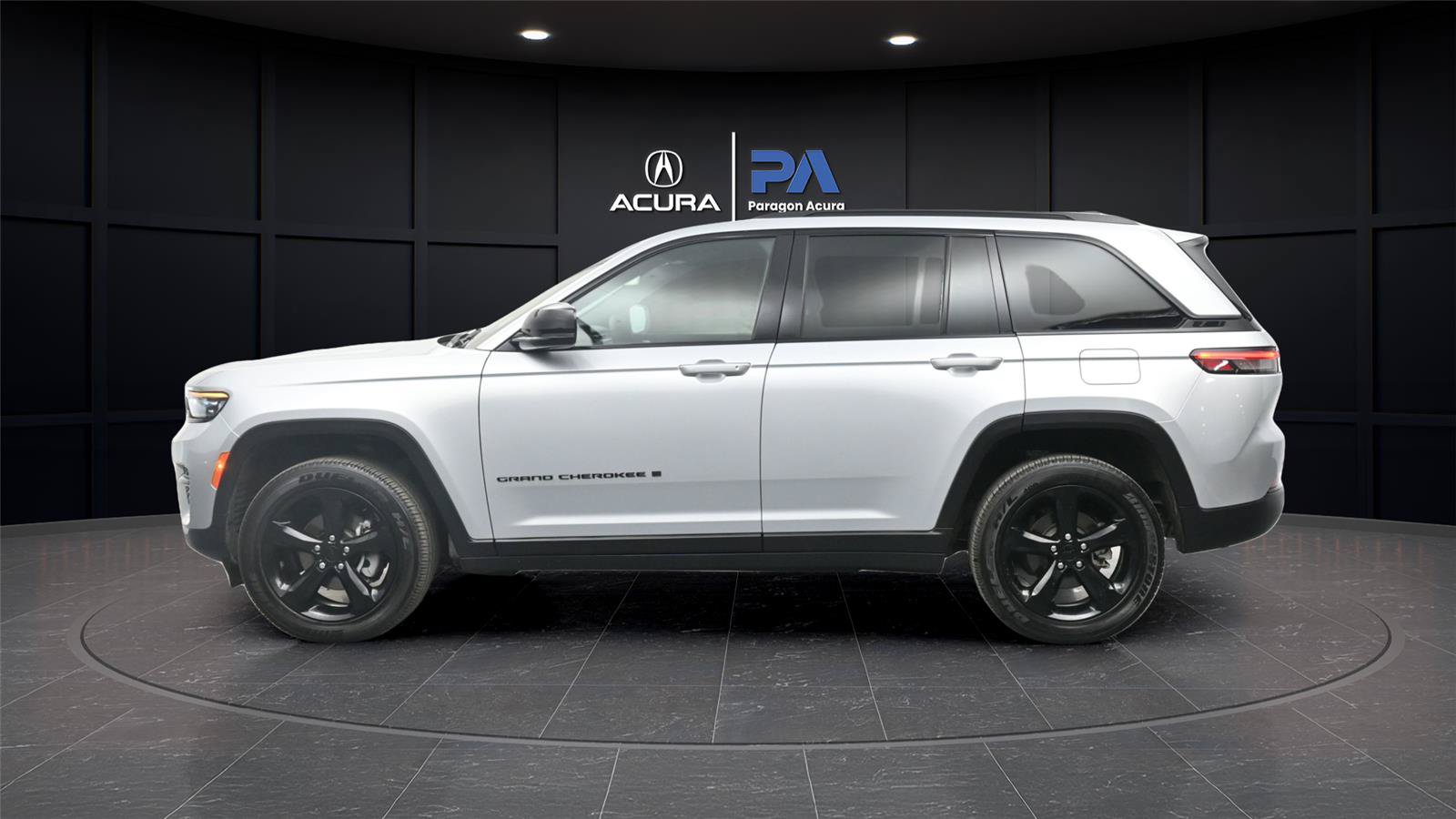 Used 2025 Jeep Grand Cherokee Altitude AWD/4WD image 23
