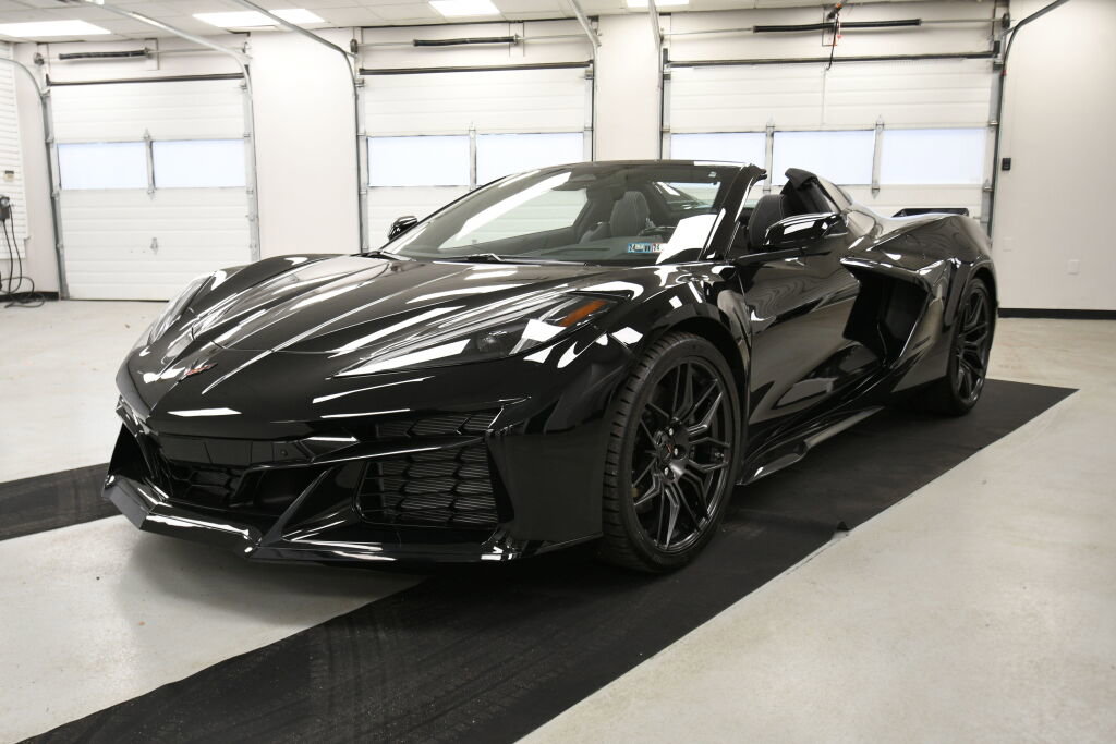 Used 2024 Chevrolet Corvette Z06 image 3