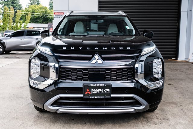 New 2025 Mitsubishi Outlander AWD image 2