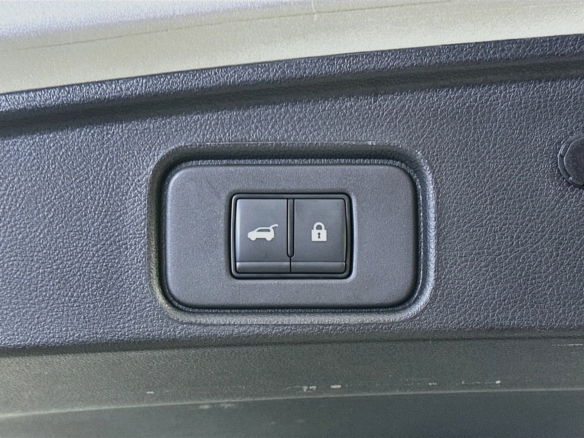 Used 2025 Nissan Pathfinder SL FWD image 30