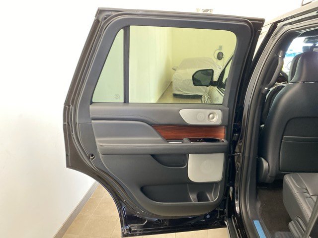 New 2024 Lincoln Navigator Reserve AWD/4WD image 31