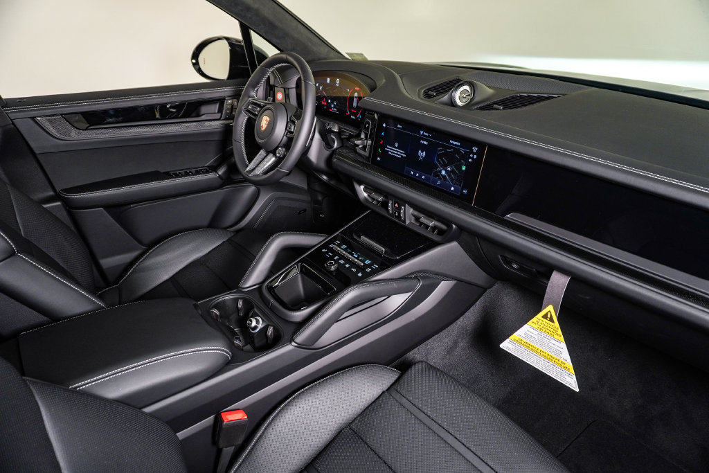 New 2026 Porsche Cayenne GTS AWD/4WD image 14
