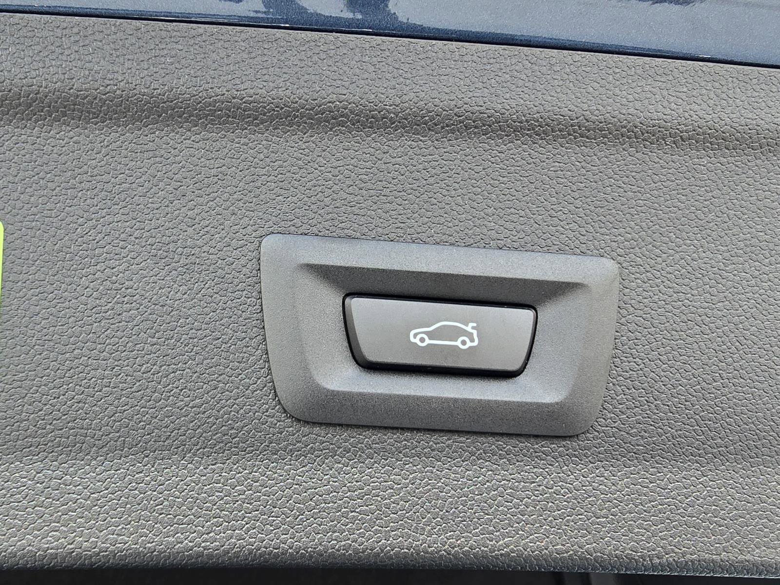 New 2026 BMW iX xDrive60 w/ M Sport Package image 9