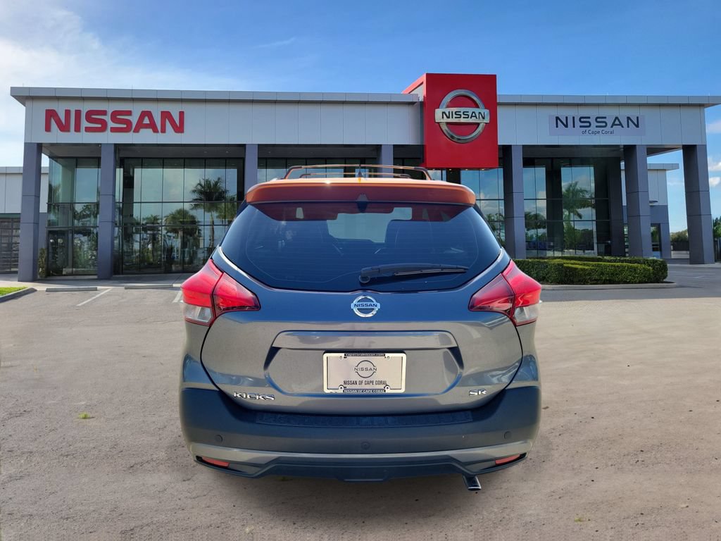 Used 2019 Nissan Kicks SR w/ SR Premium Package FWD image 3