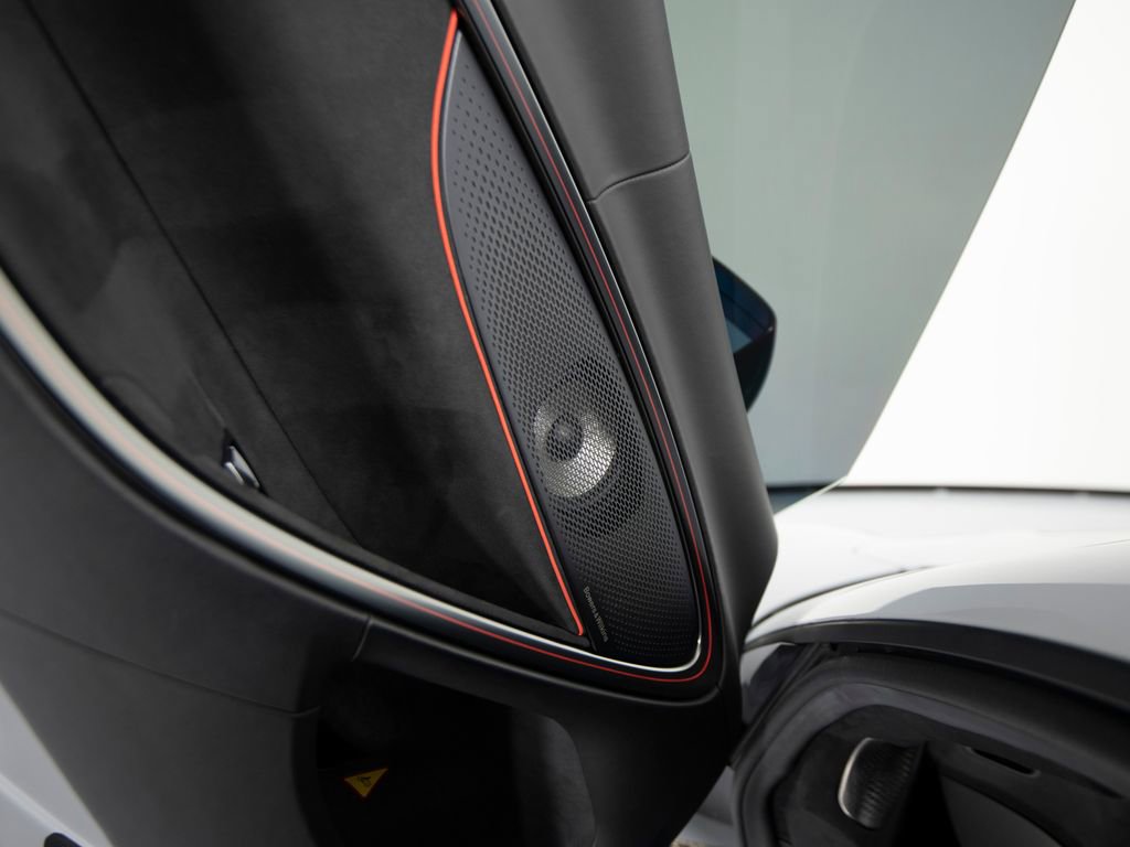 Used 2023 McLaren Artura image 12