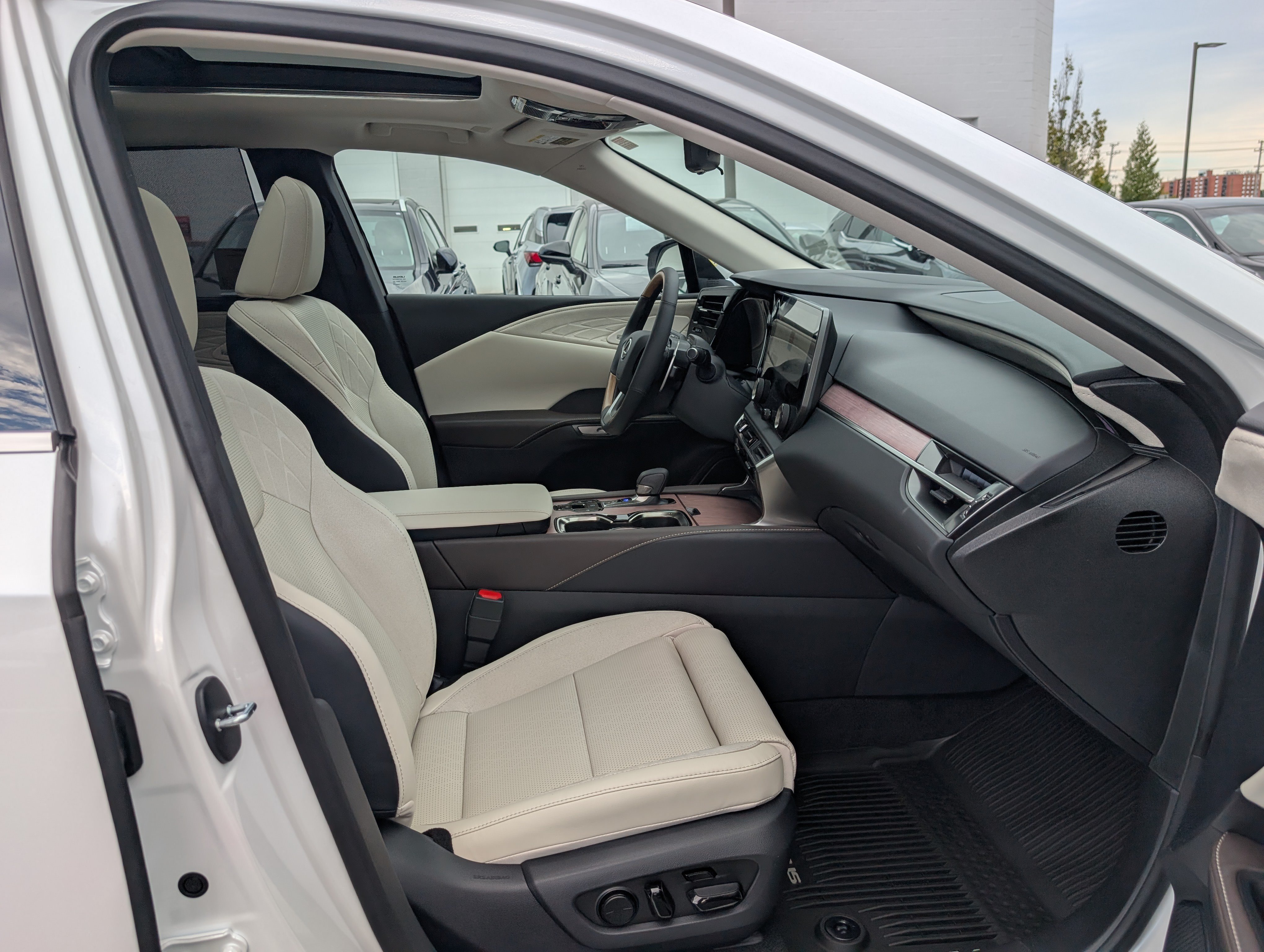 New 2026 Lexus RX 350h AWD/4WD image 7