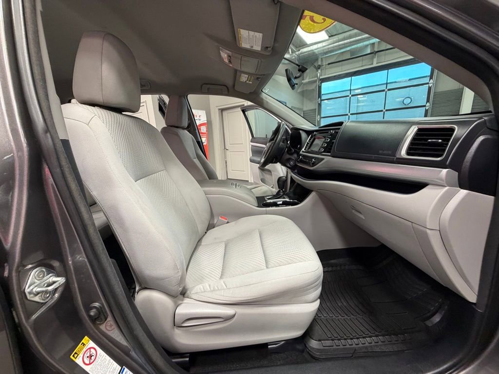 Used 2015 Toyota Highlander LE image 39