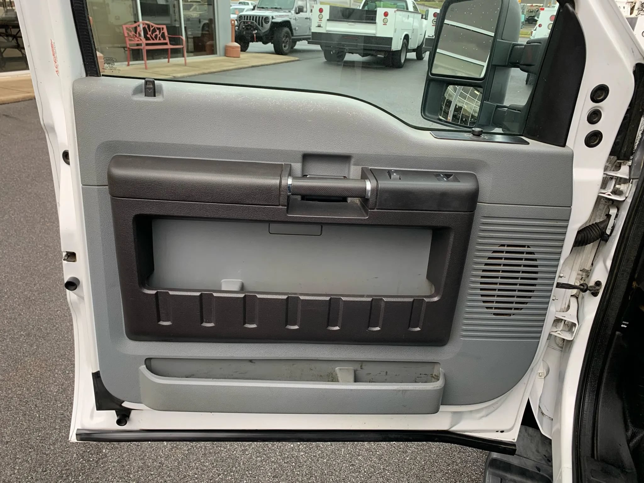 Used 2015 Ford F250 XL w/ Power Equipment Group AWD/4WD image 9