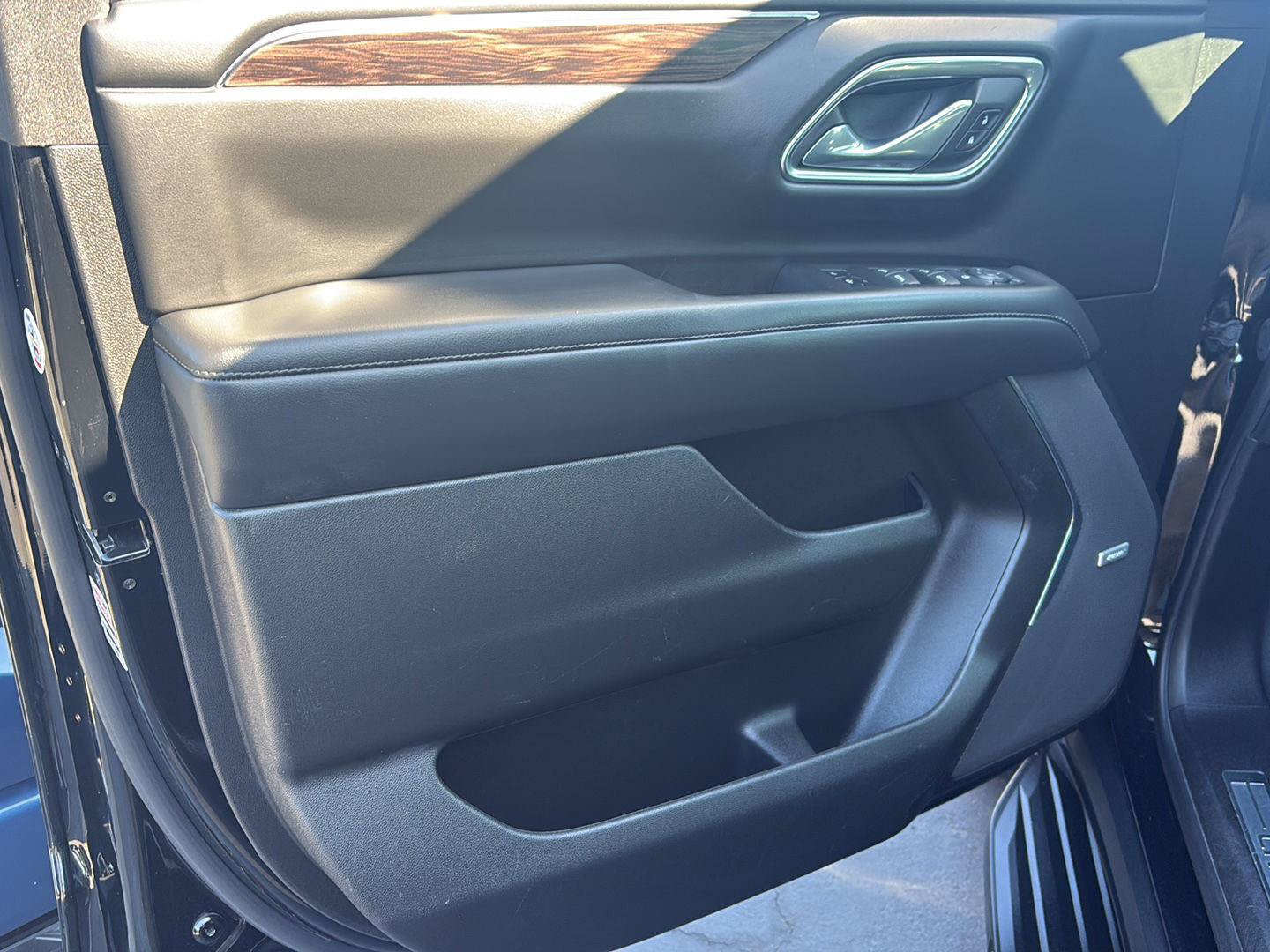 Used 2023 Chevrolet Suburban LT RWD image 9