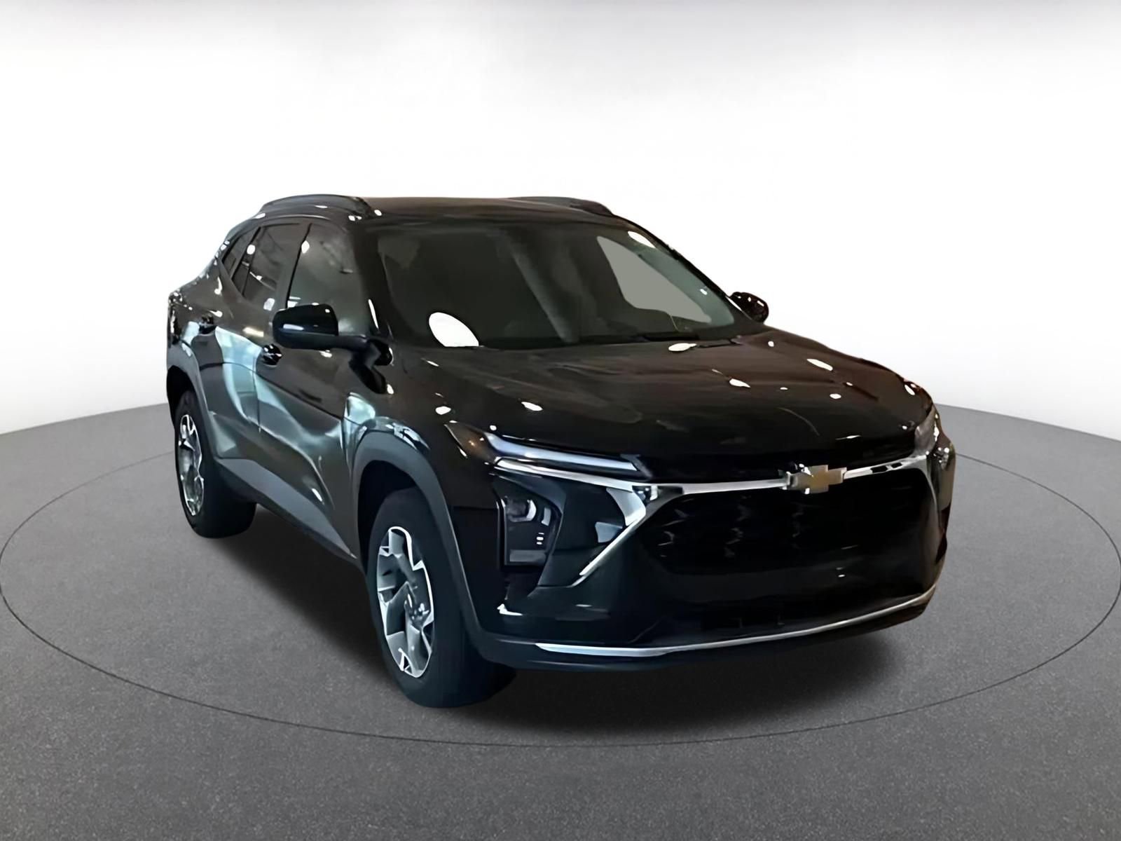 Used 2025 Chevrolet Trax LT FWD image 3