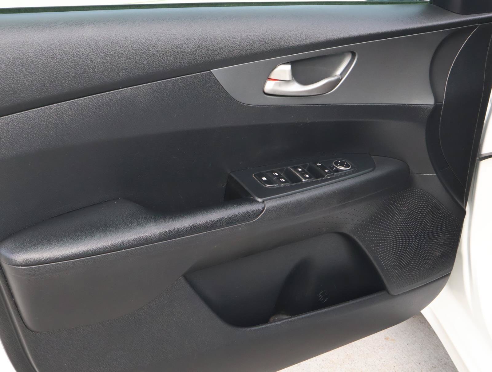 Used 2020 Kia Forte LXS FWD image 12