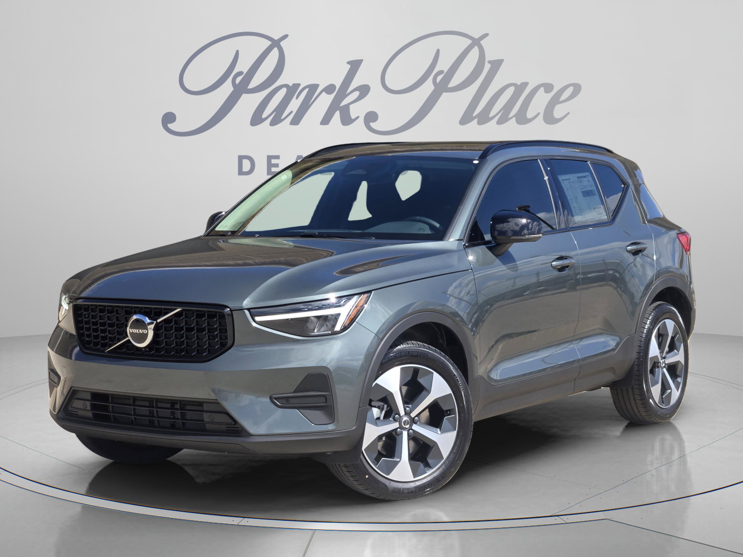 New 2026 Volvo XC40 B5 Core w/ Climate Package