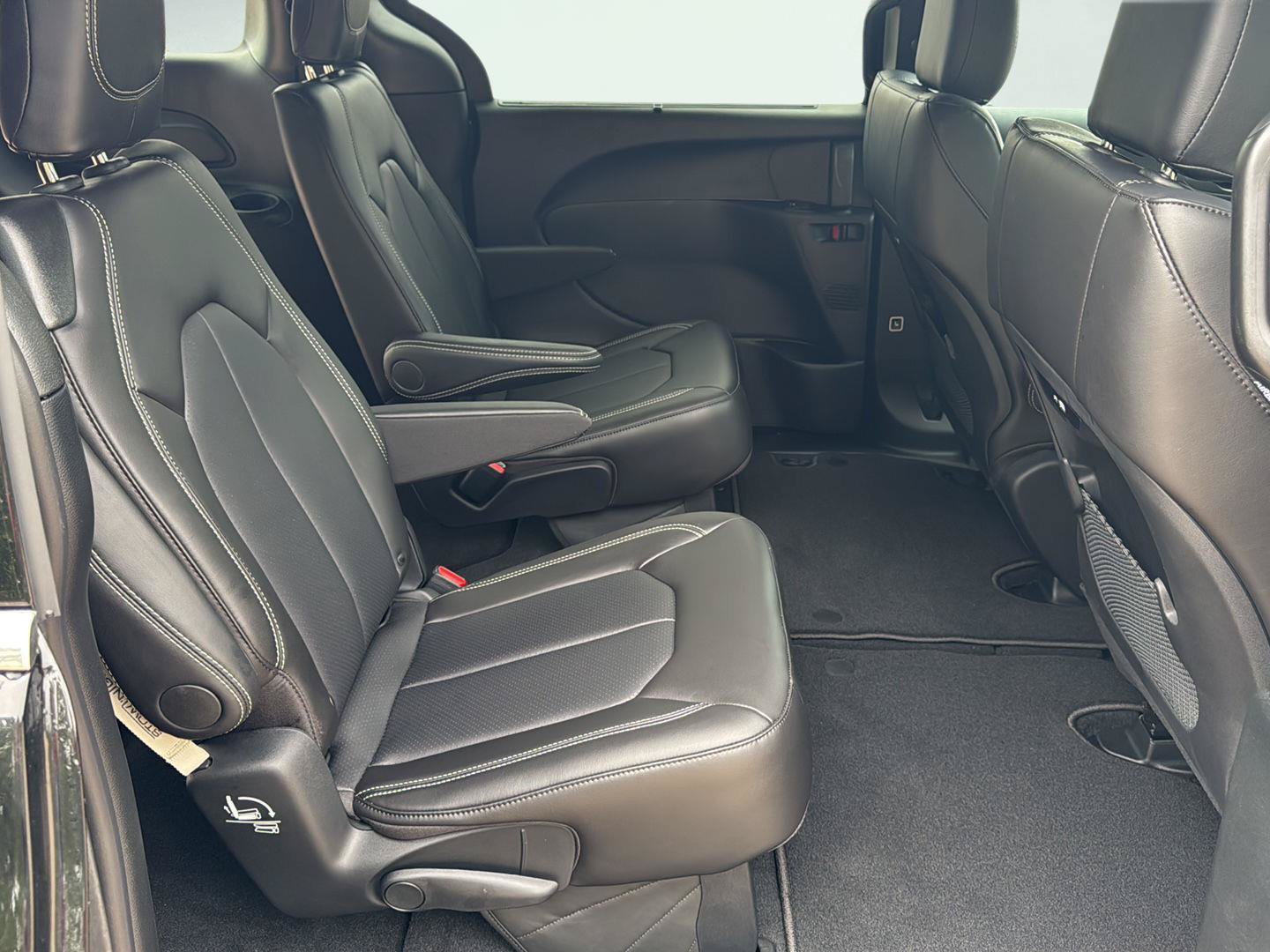 New 2027 Chrysler Pacifica Select FWD image 23