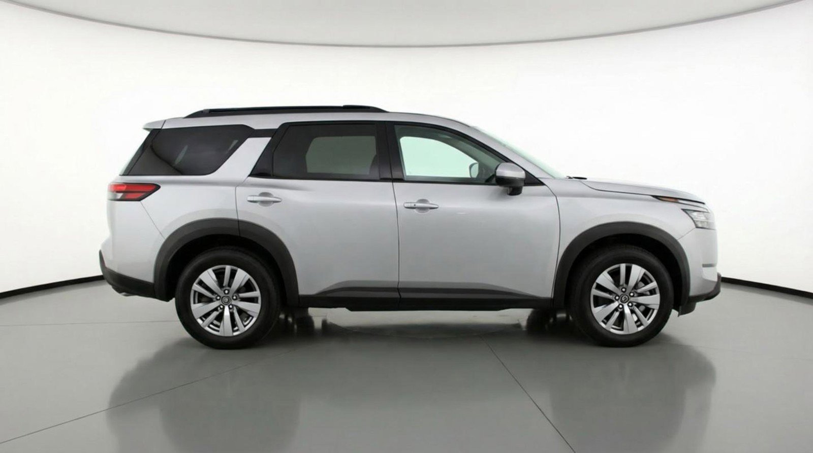 Used 2025 Nissan Pathfinder SV image 11