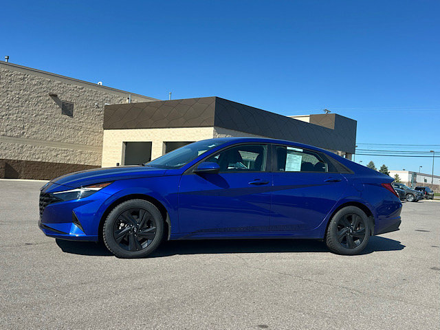 Used 2023 Hyundai Elantra SEL w/ Cargo Package FWD image 2