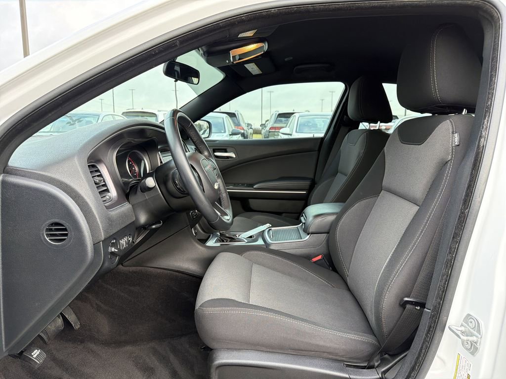 Used 2018 Dodge Charger SXT image 11