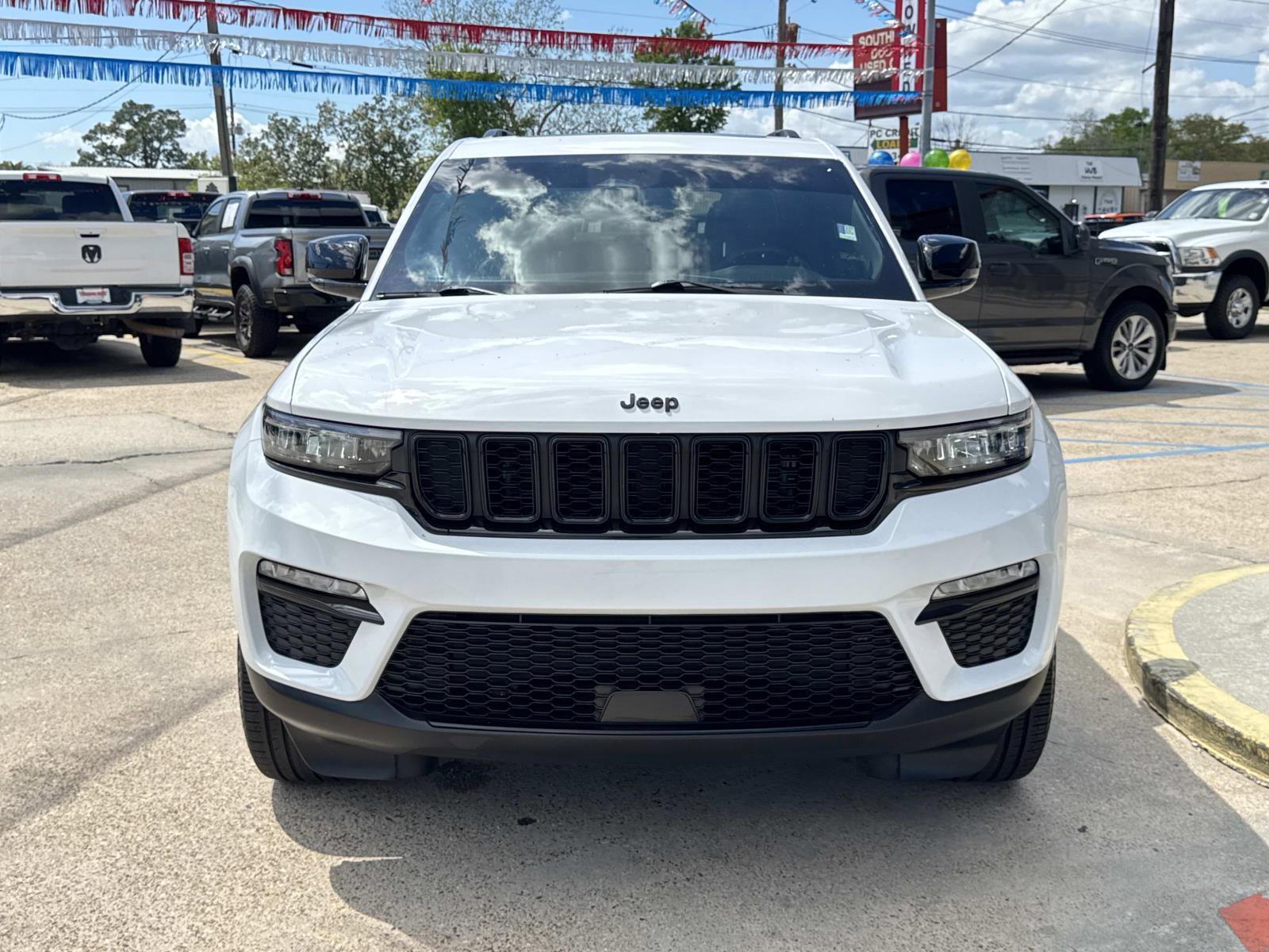 Used 2025 Jeep Grand Cherokee Limited w/ Black Appearance Package RWD image 2
